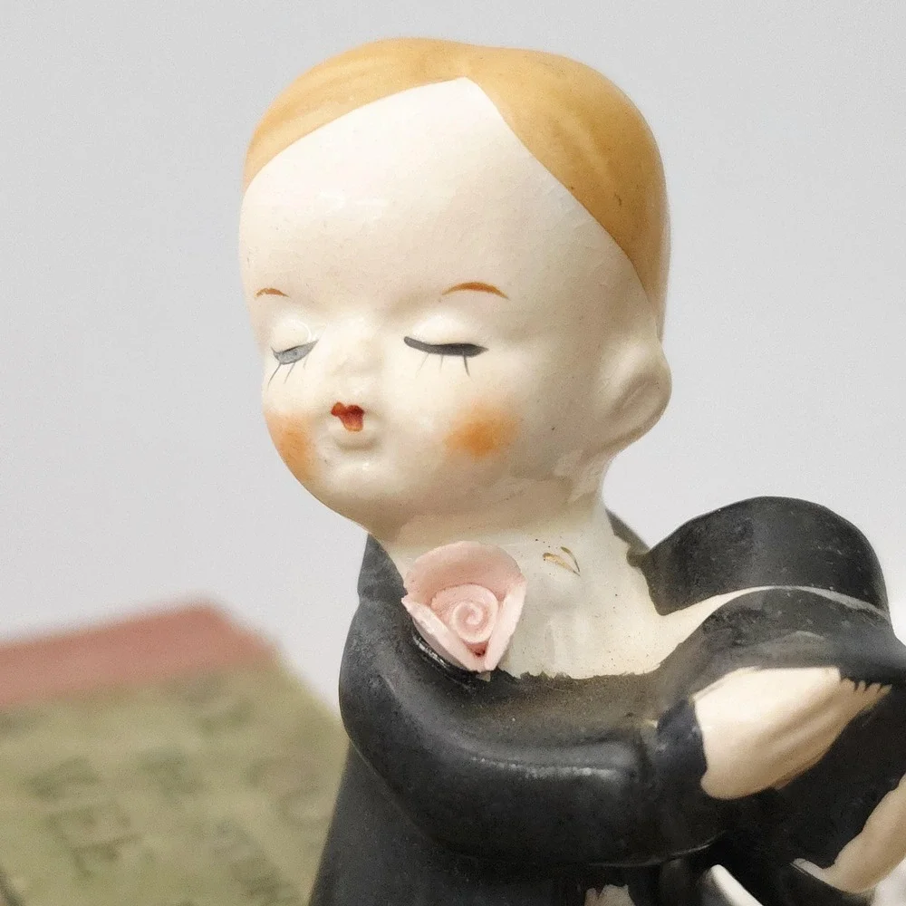 Vintage Kissing Bride and Groom Salt and Pepper Shakers, Made in Japan